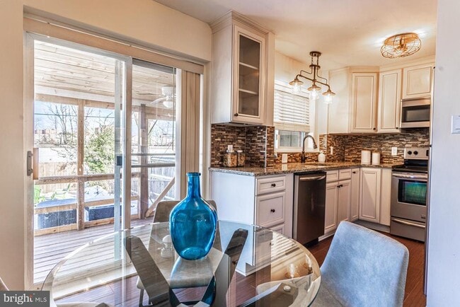 Building Photo - 2122 Arlington Terrace