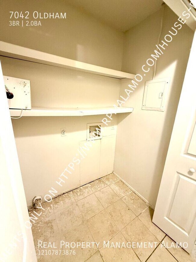 Building Photo - 7042 Oldham-
