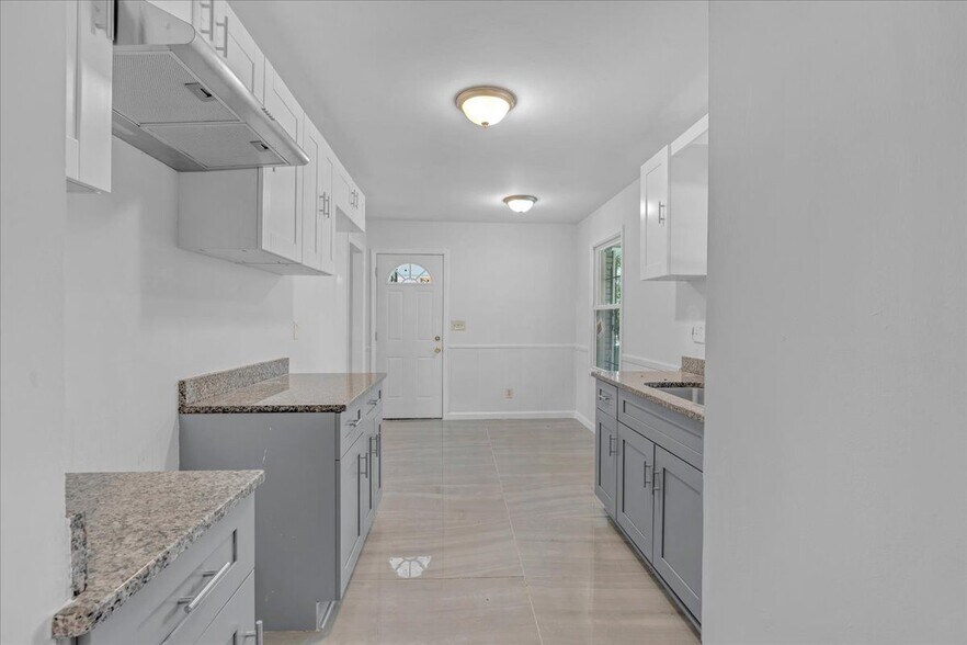 Building Photo - 2080 Bluffton Way