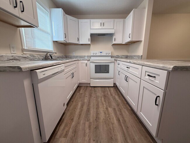 Building Photo - 1840 Woodland Ave