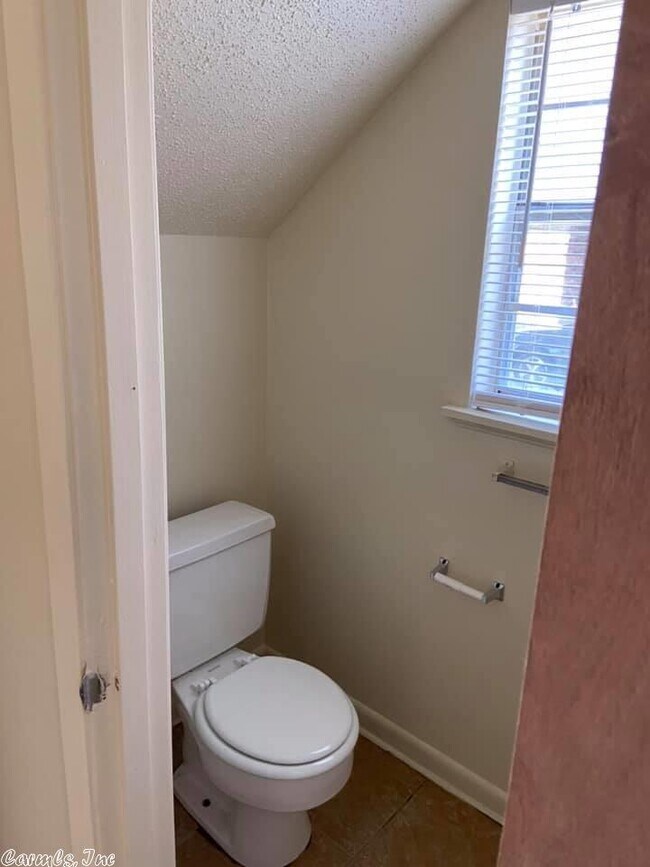 Building Photo - 13 Rosemunn Dr