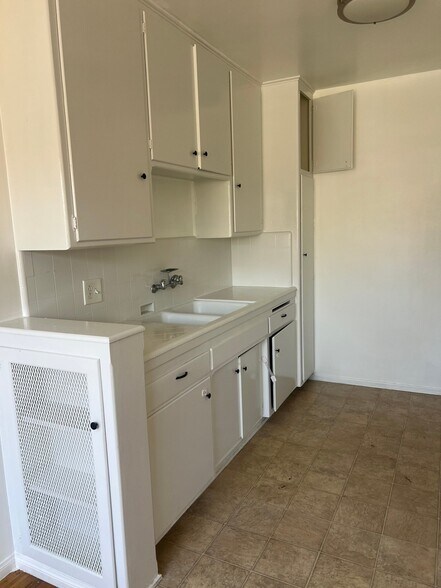 Building Photo - 3426 Mentone Ave