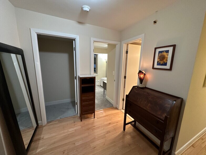 foyer - 7500 Woodmont Ave