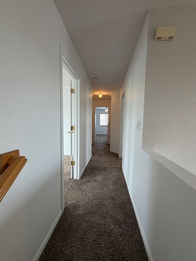 Building Photo - 3 Bedroom Home Available Near Paseo Del Norte Blvd NE & Rainbow Blvd NW!