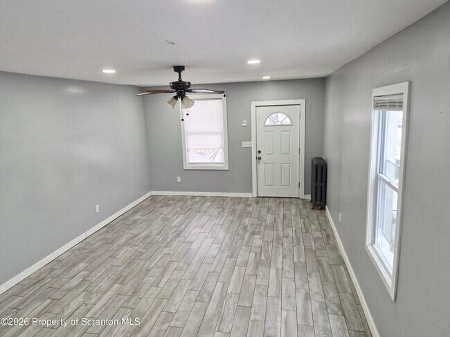 Building Photo - 124 Willow St