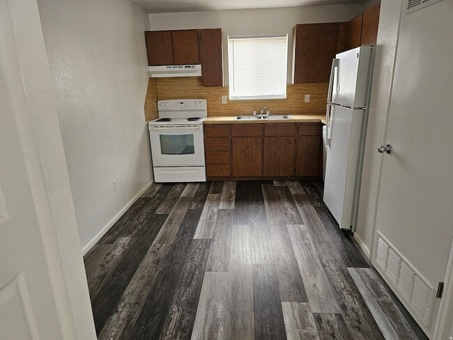 Building Photo - 205 N 400 W