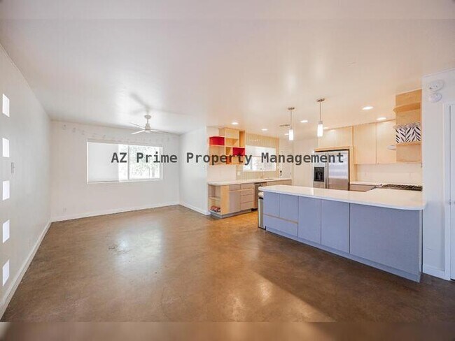 Building Photo - 351 E Encanto Dr