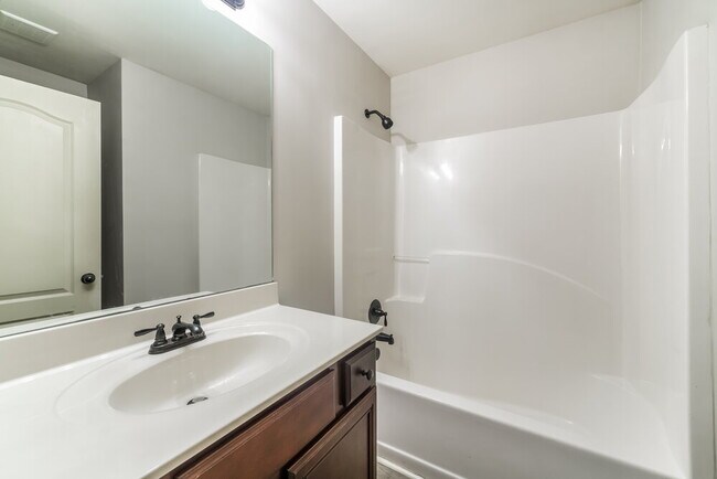 Building Photo - 233 Logan Creek Ln