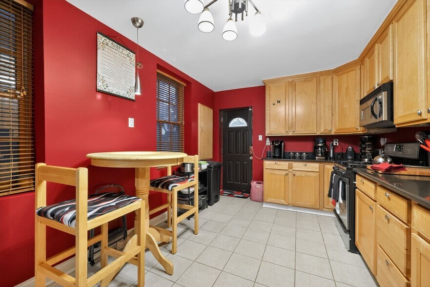 Building Photo - 4443 Sansom St