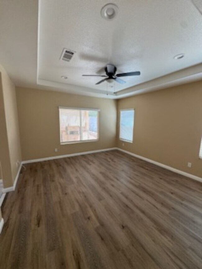 Building Photo - Beautiful Home