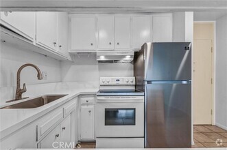 Building Photo - 320 S Gramercy Pl