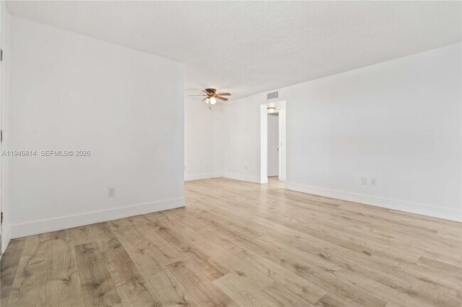 Building Photo - 1801 S Treasure Dr