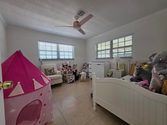 Building Photo - 435 Pine Villa Dr