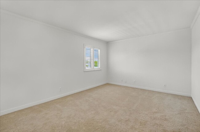 Building Photo - Beautiful 3 bed 2.5 bath townhome in Millbrae