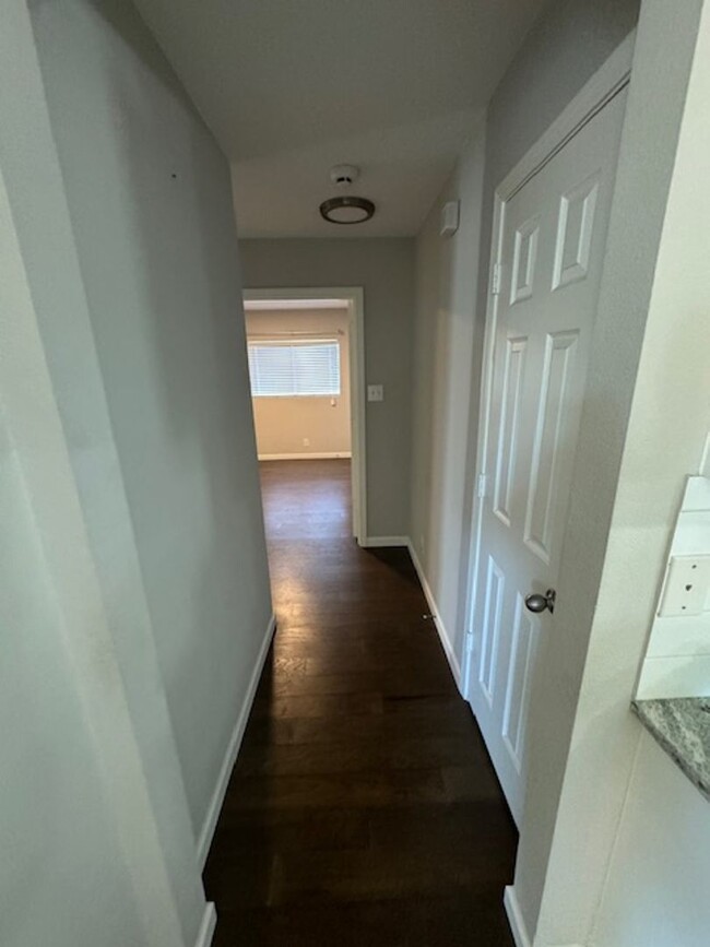 Building Photo - Nice Open  1 story 3 bedroom 2 bath in wes...