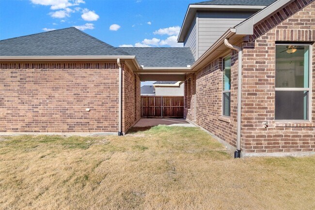 Building Photo - 2414 Thavie St