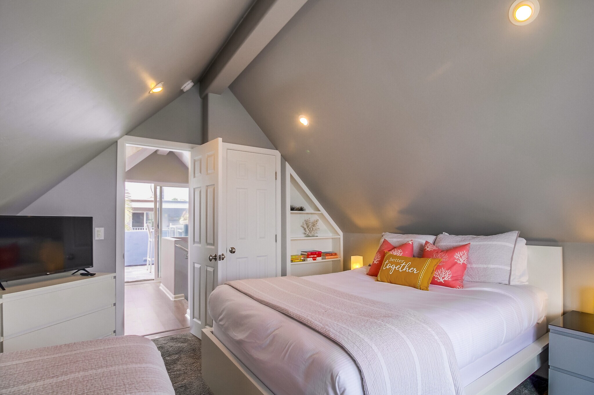 Building Photo - 735 Whiting Ct