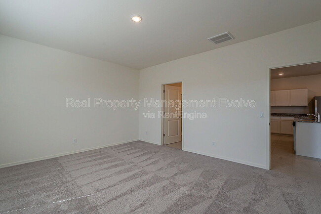 Building Photo - 6450 W Magdalena Ln