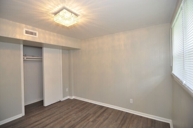 Building Photo - 2816 Broadview Dr NW