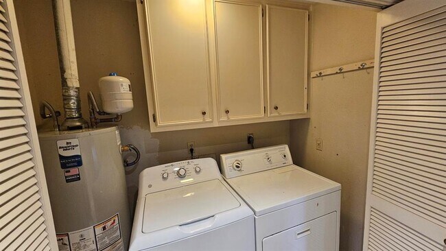 Building Photo - 4902 Westview Dr