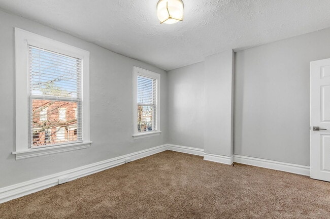 Building Photo - 415 E Mithoff St
