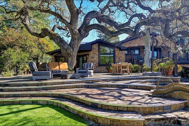Building Photo - 6 Bed 4 Bath In Alamo