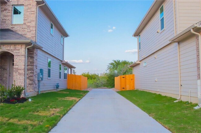Building Photo - 14015 Macquarie Dr