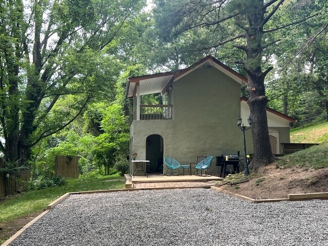 Primary Photo - 450 Hill Terrace