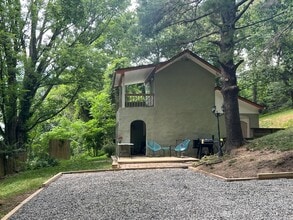 Building Photo - 450 Hill Terrace