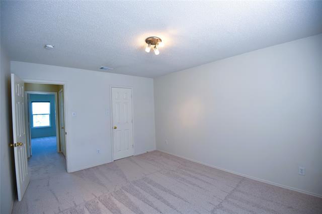 Building Photo - 3921 Lakeside Dr