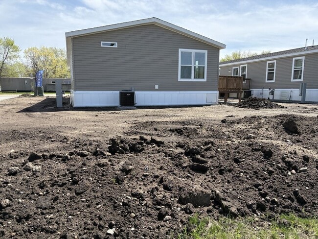 Building Photo - 13895 Bunratty Ave