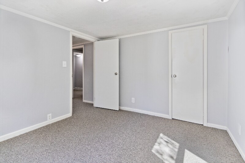 Building Photo - 3915 Glenridge Rd