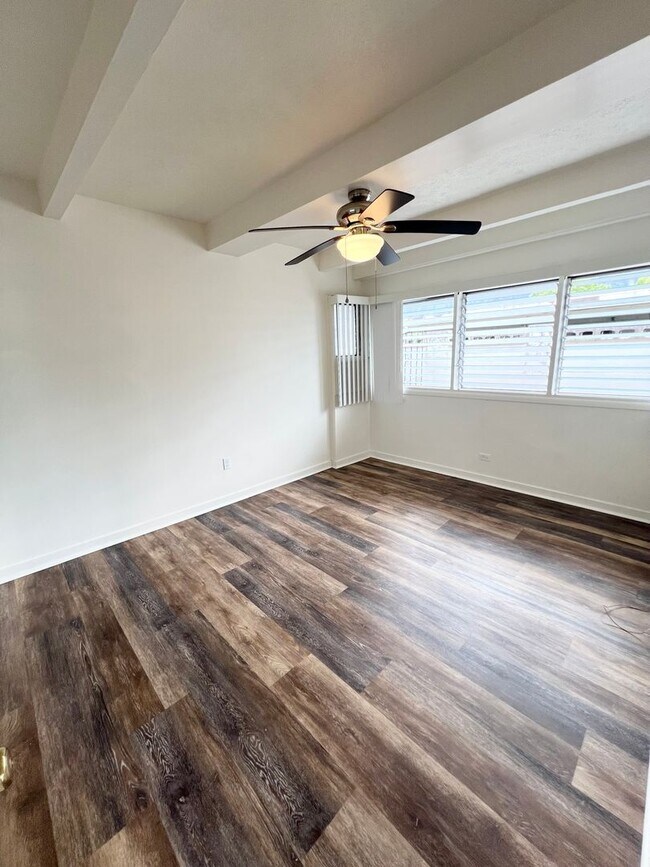 Building Photo - ALL UTILITIES INCLUDED! 4 bed, 1 bathroom ...