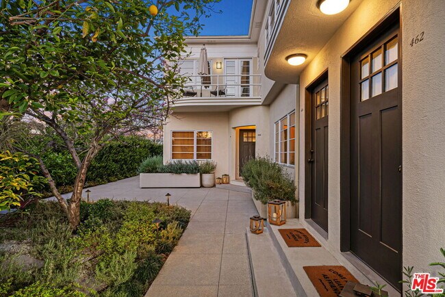 Building Photo - 464 N Harper Ave