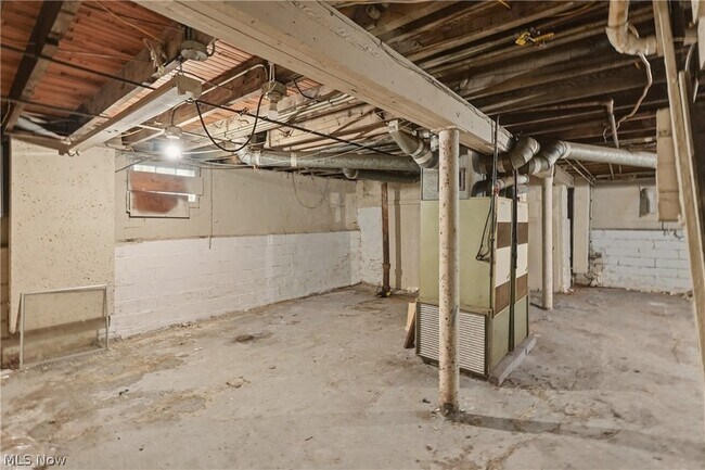Building Photo - 515 E 143rd St
