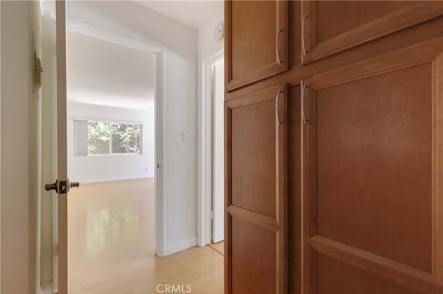 Building Photo - 972 Larrabee St