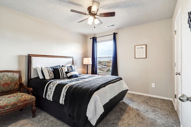 Building Photo - 3202 Tazanita Lp SE