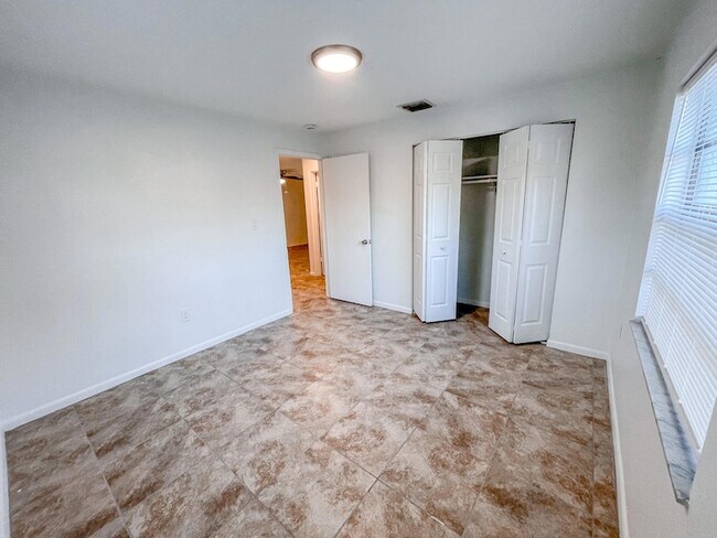 Building Photo - 122 Laidback Way