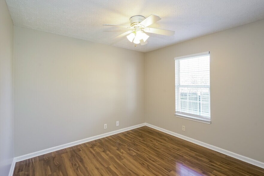 Building Photo - 2927 Islington Dr