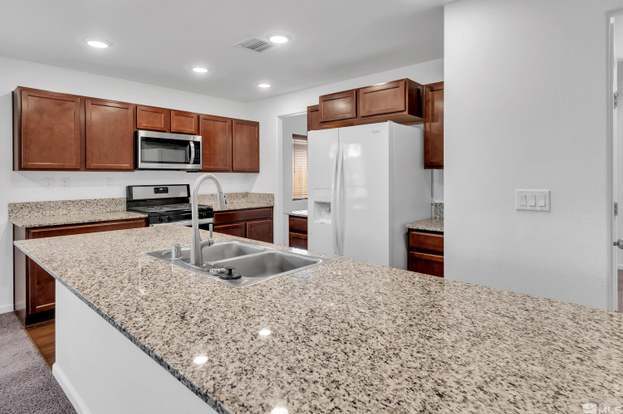 Building Photo - 698 Valmy Dr