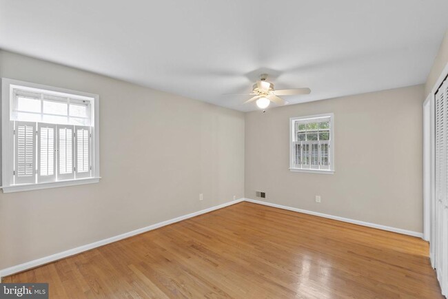 Building Photo - 6048 Redwood Ln