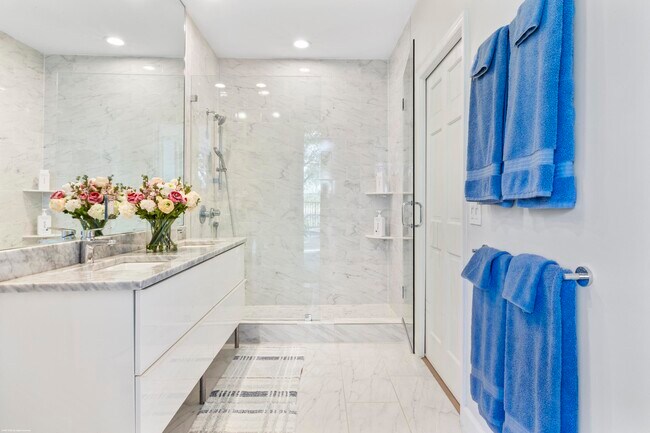 Building Photo - 15611 Milan Ct