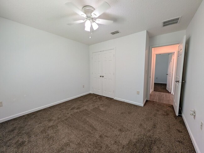 Building Photo - NOW AVAILABLE - 3/2 Duplex on this 12 mo Lease - Conveniently located off Lewis Speedway near St ...