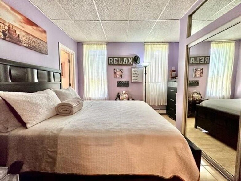 Building Photo - 599 Carroll St