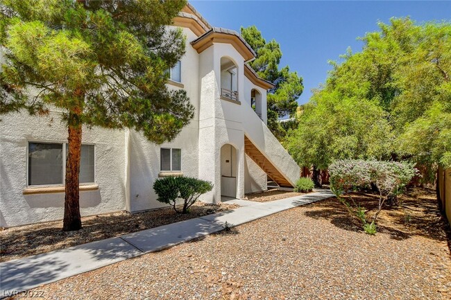 Building Photo - 5650 E Sahara Ave