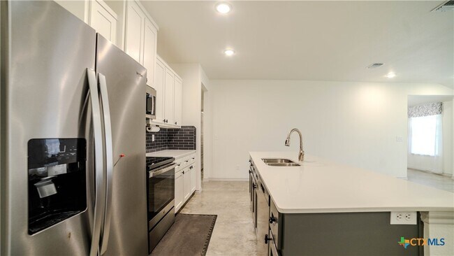 Building Photo - 770 Freedom Cir