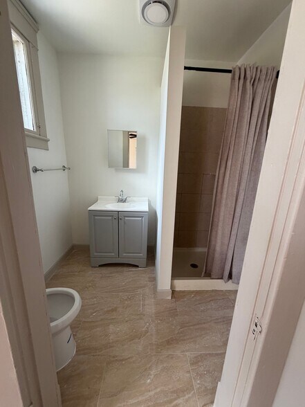 Building Photo - 401 E Broad St