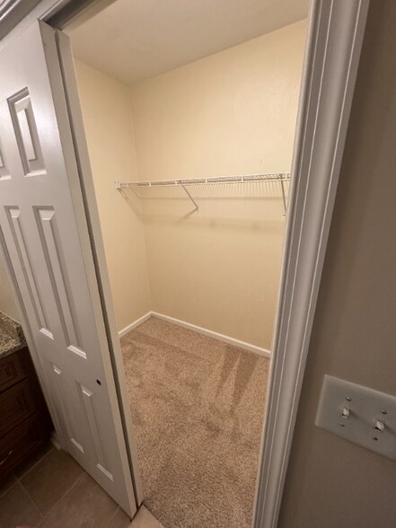 Building Photo - 310 Primrose Ln