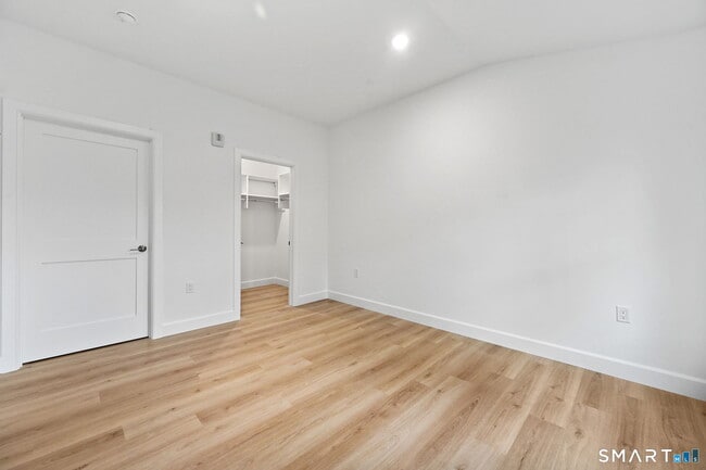 Building Photo - 131 Beach Rd