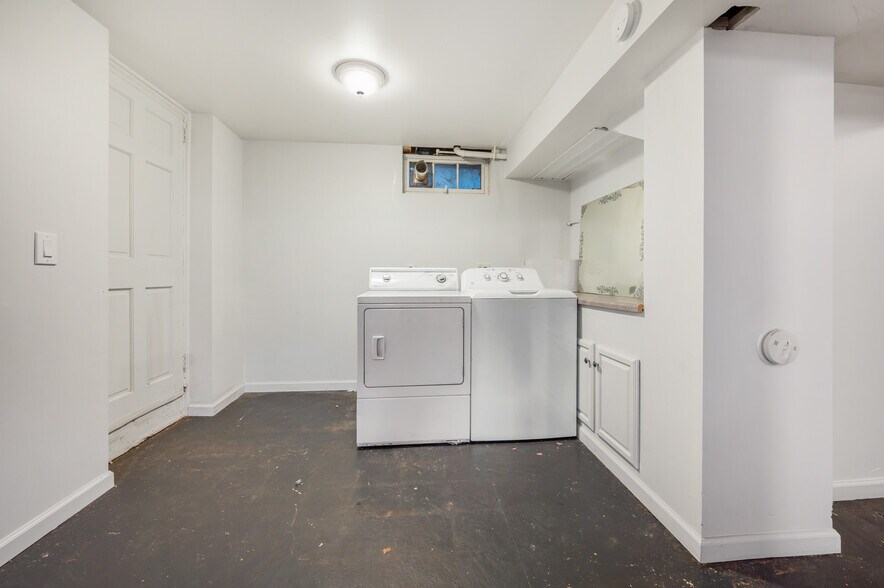 Building Photo - 155 Saint Charles St
